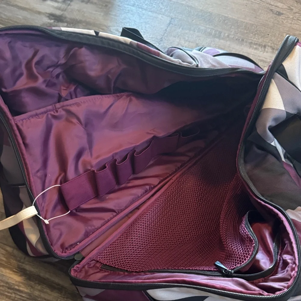 NWT Nike Black and Purple Duffel Day Golf Bag - Picture 5 of 7